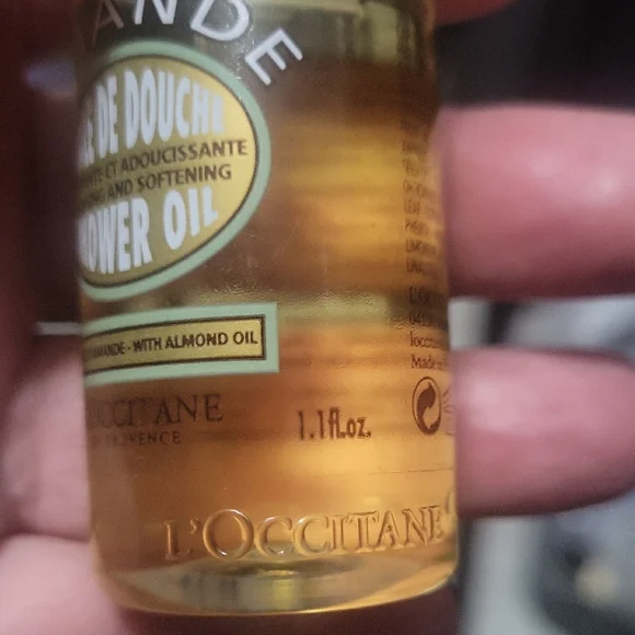 L'OCCITANE Amande Shower Oil - Golden Hue - Picture 2 of 4